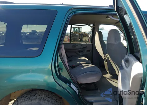 1998 Ford Expedition Eddie Bauer/Xlt z USA, uszkodzony, nr VIN 1FMPU18L9WLB94862